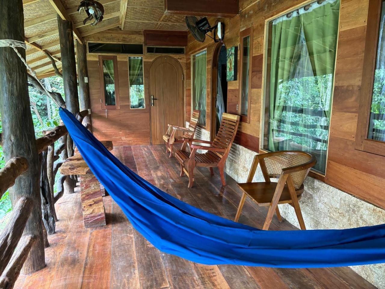On The Rocks Bungalows, Restaurant And Jungle Trekking Tours Bukit Lawang Eksteriør bilde